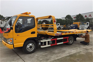 合作哪里有拖车服务